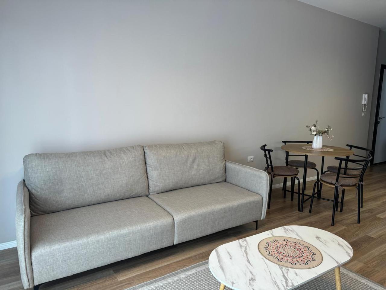 شقة Olivia House Yzberishti المظهر الخارجي الصورة